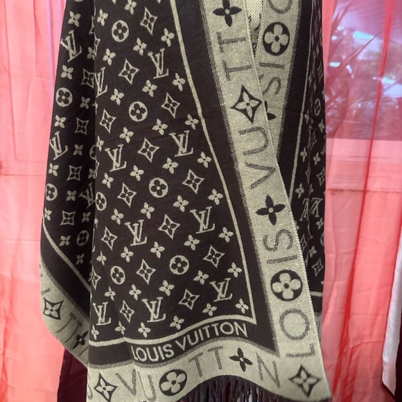 NWOT…Fashion Inspired Item (SCARFS)
80”X 25”
*Features Bold Logo Design - Picture 2 of 11